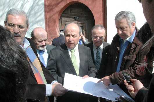 ©Ayto.Granada: El Ayuntamiento de Granada inicia los trabajos para realzar el entorno de la Ermita de San Sebastin 
